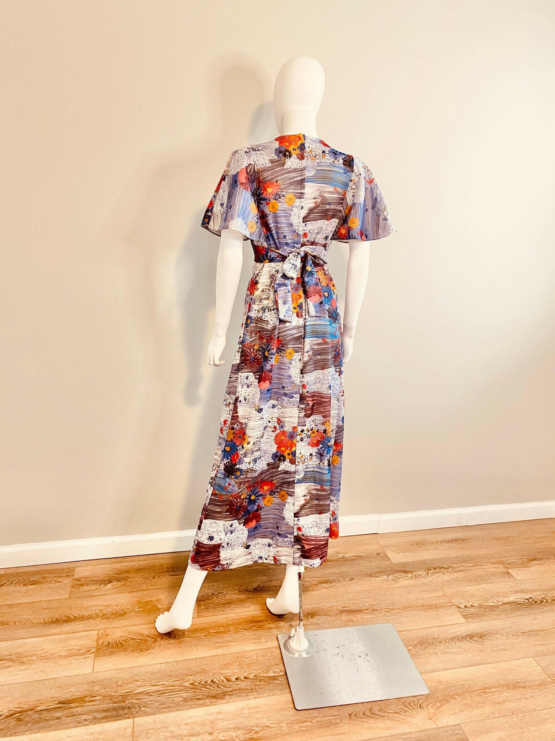 Vintage 1970s Abstract Floral Maxi Dress / 70s retro flutter sleeve long dress / Size XS S