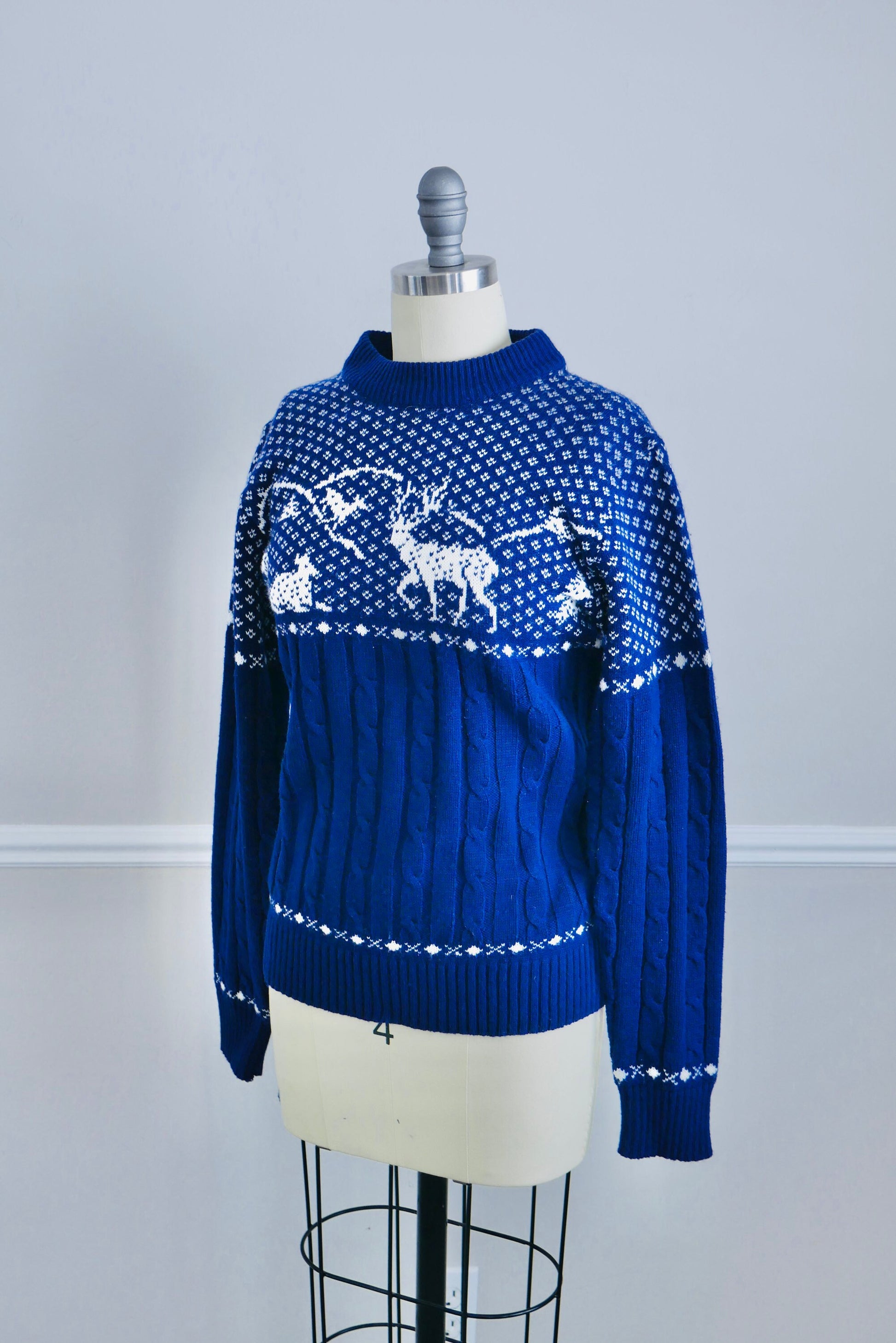 Vintage 1980s Blue Novelty Print Sweater / 80s cable knit pullover Size M