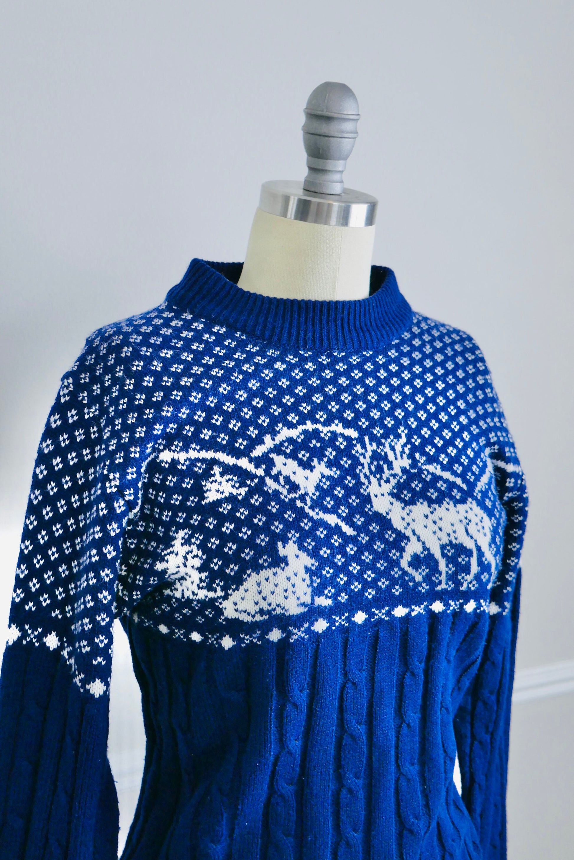 Vintage 1980s Blue Novelty Print Sweater / 80s cable knit pullover Size M