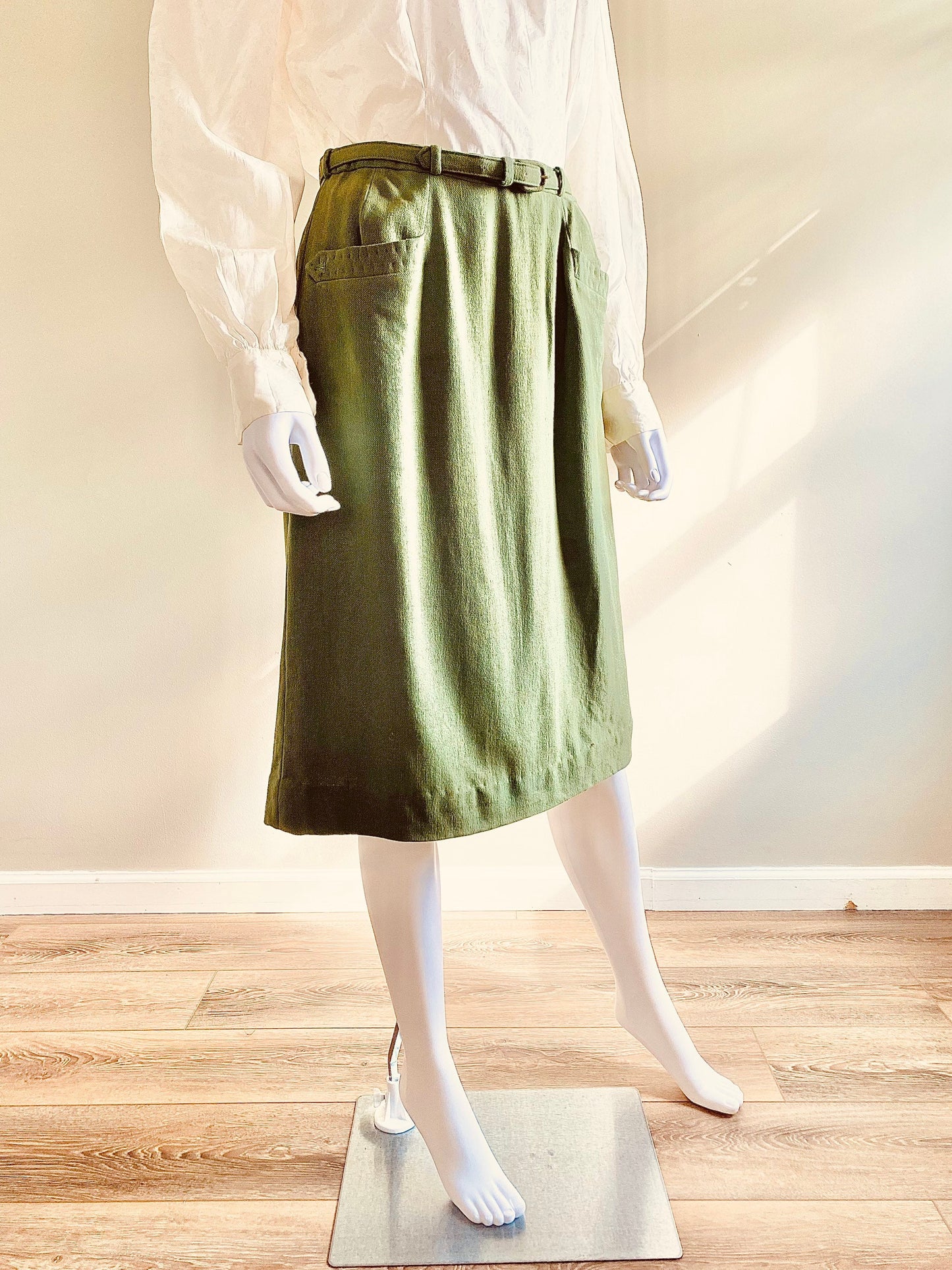 Vintage 1940s Sage Green Wool Skirt / 40s A line arrow tab pocket skirt Size M