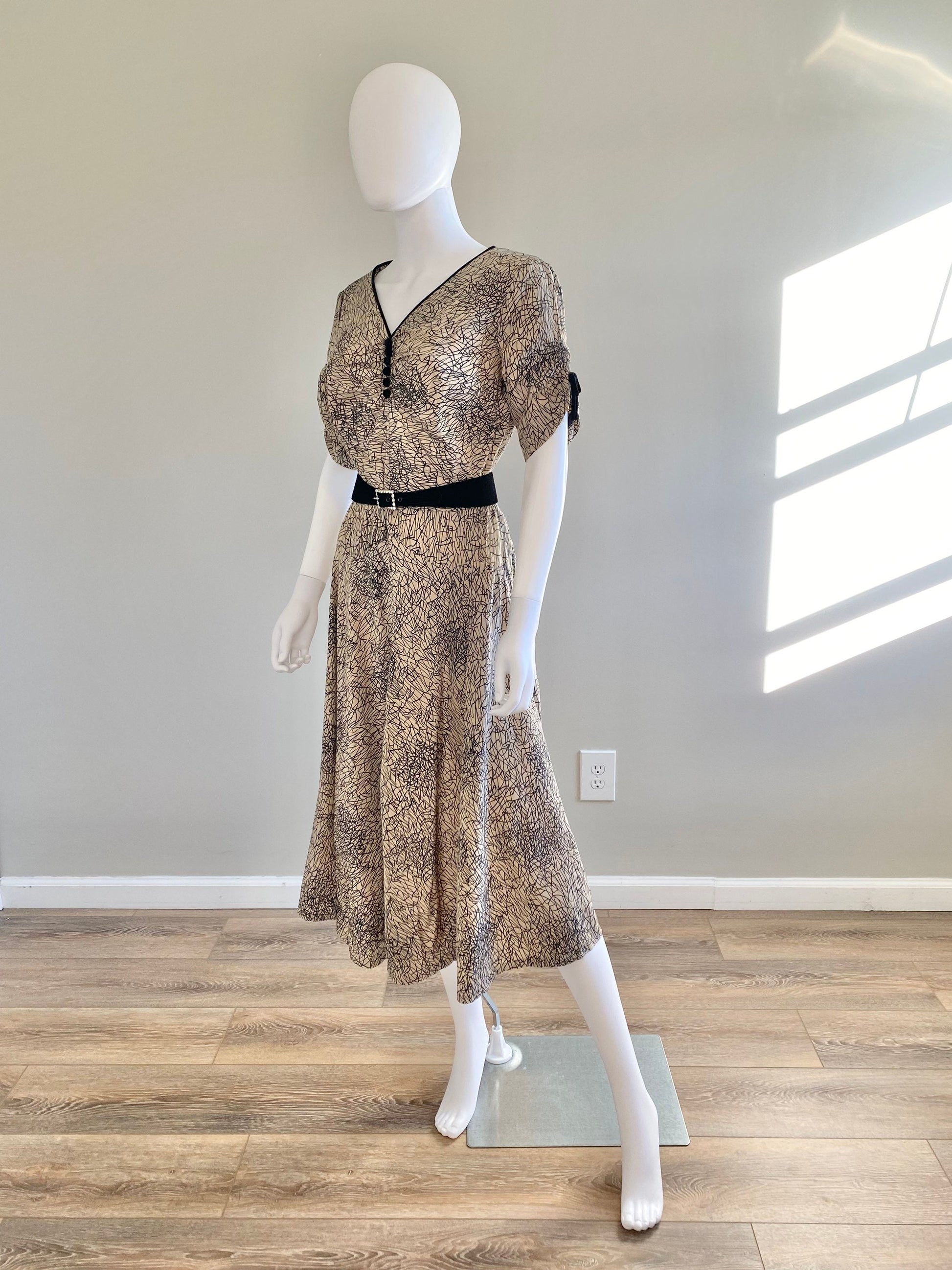 Vintage 1950s Champagne Abstract Print Dress / 50s party dress / 1950s holiday dress / Size M