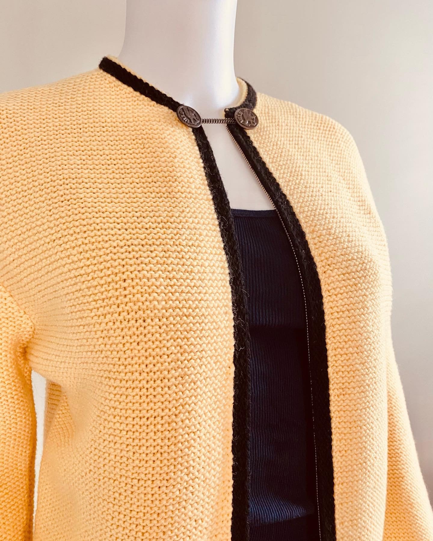 Vintage 1950s Cream and Black Cardigan / 50s chunky sweater Size L XL