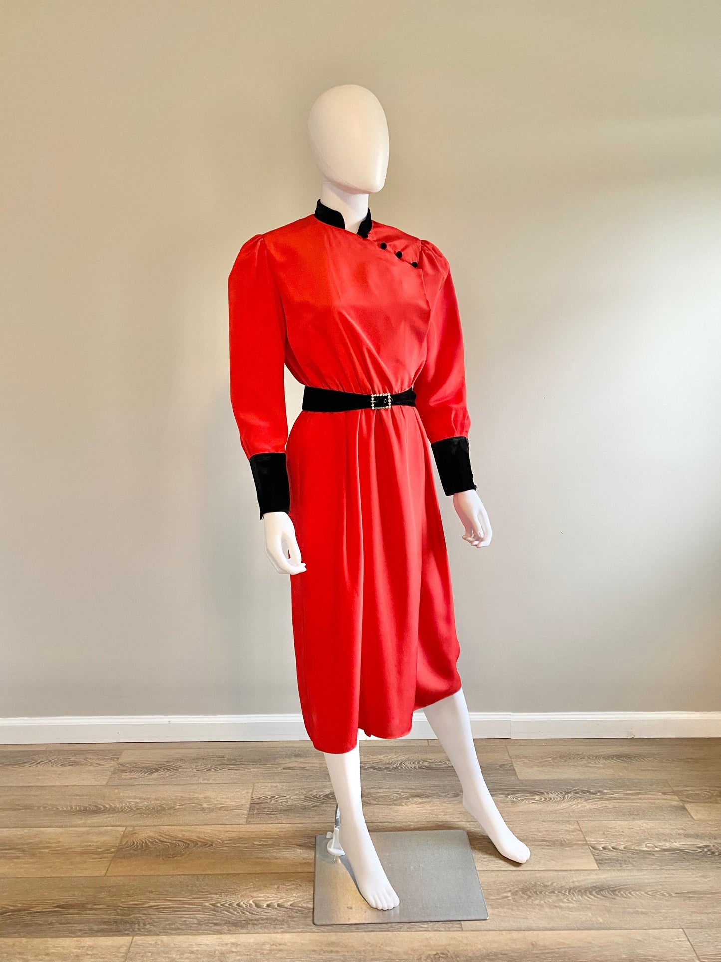 Vintage 1980s Red and Black Holiday Dress / 80s puff sleeve party dress / 1980s does 1940s dress / Size small