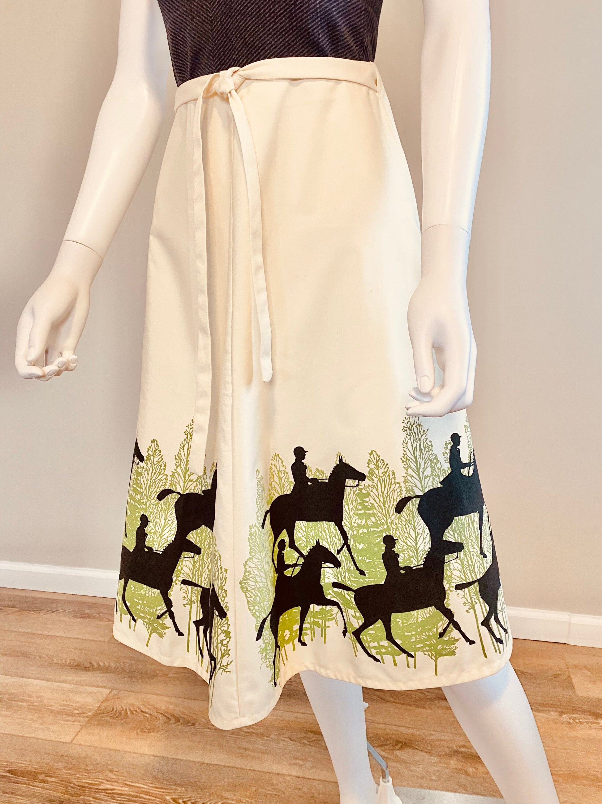 Vintage Y2K Novelty Print Wrap Skirt / 2000s Equestrian Print Skirt / Kentucky Derby / 1950s style skirt / Size S M