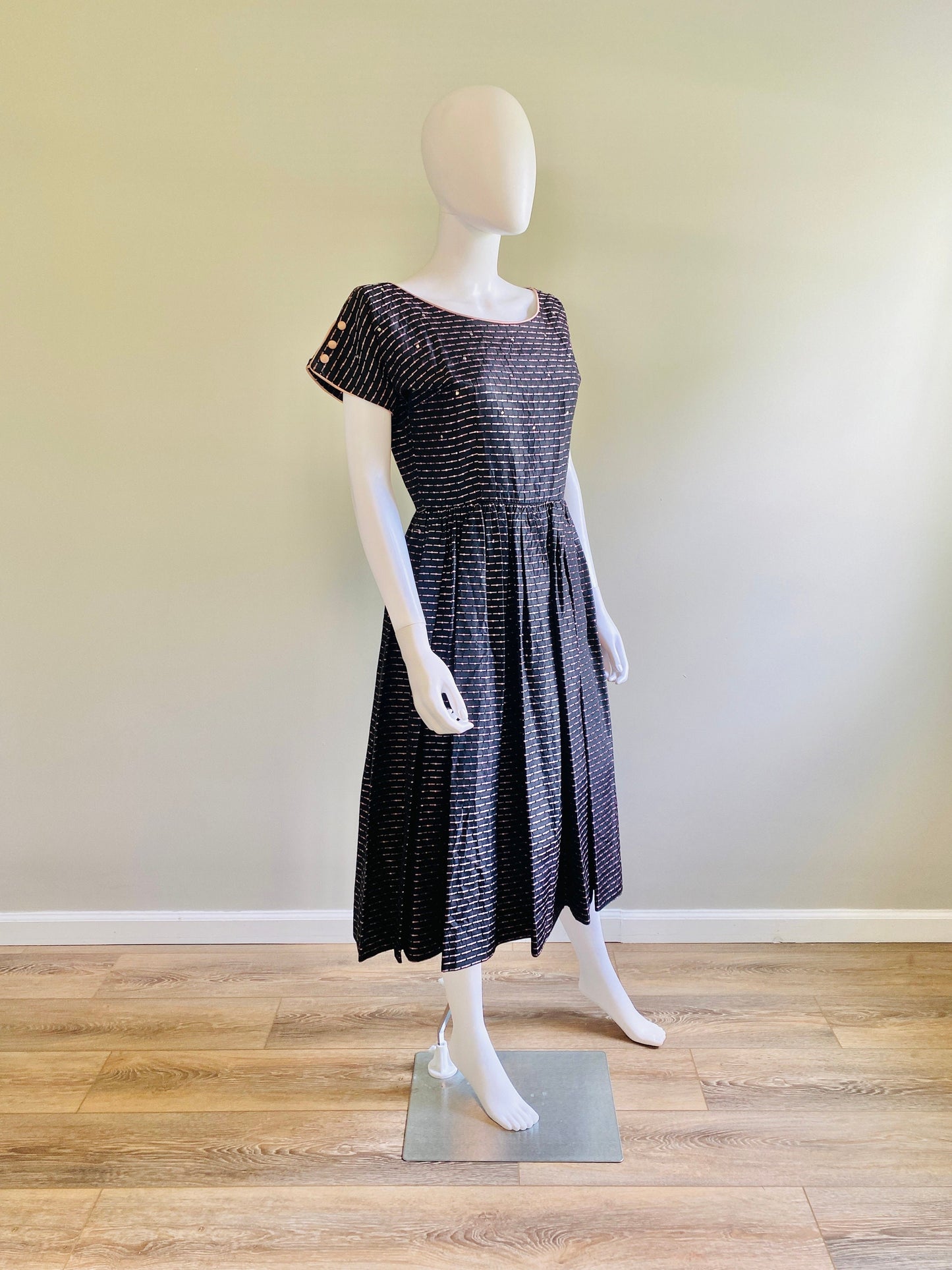 Vintage 1950s Black and Pink Fit and Flare Party Dress / 50s retro swing dress / Size M