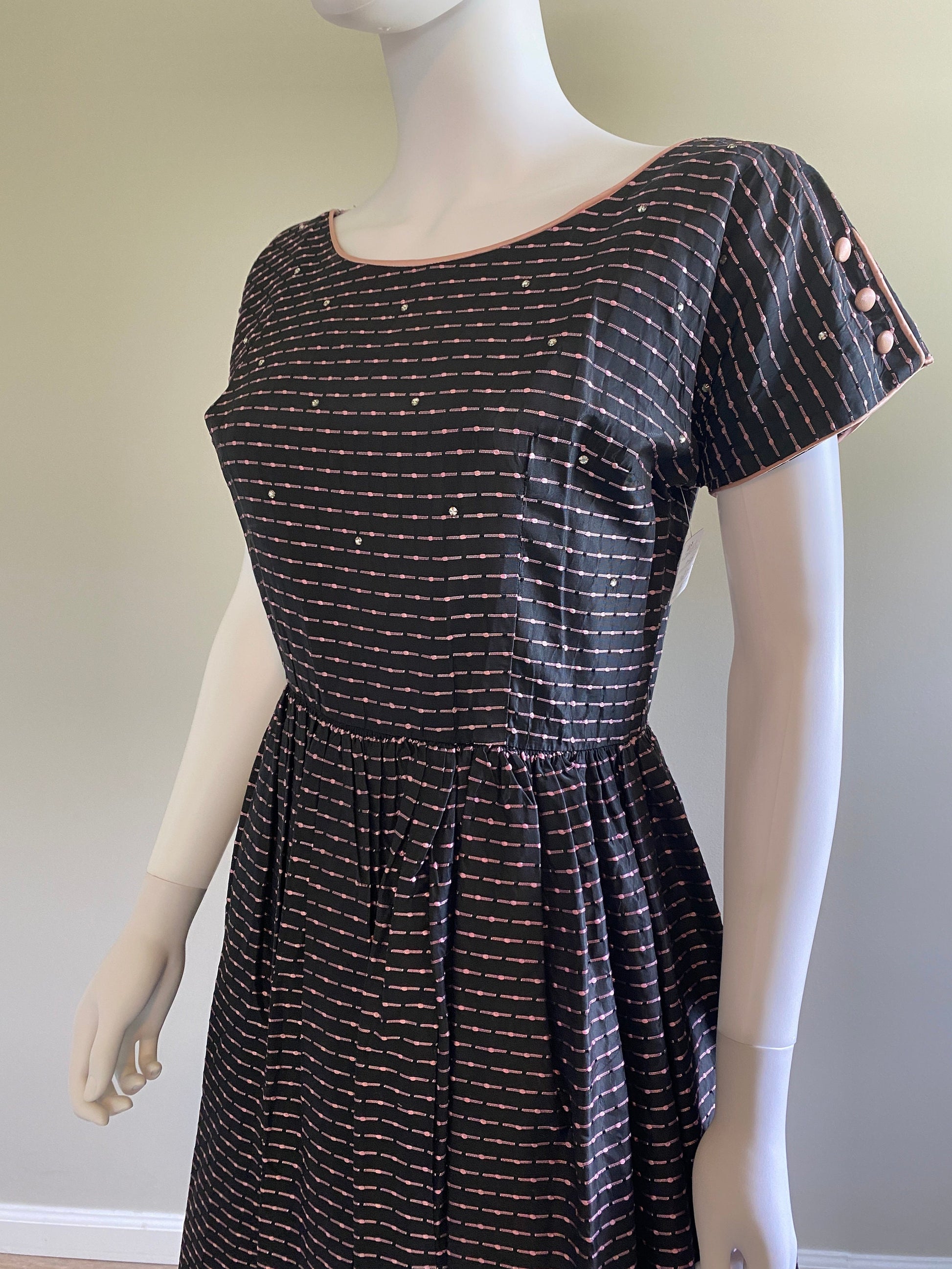 Vintage 1950s Black and Pink Fit and Flare Party Dress / 50s retro swing dress / Size M